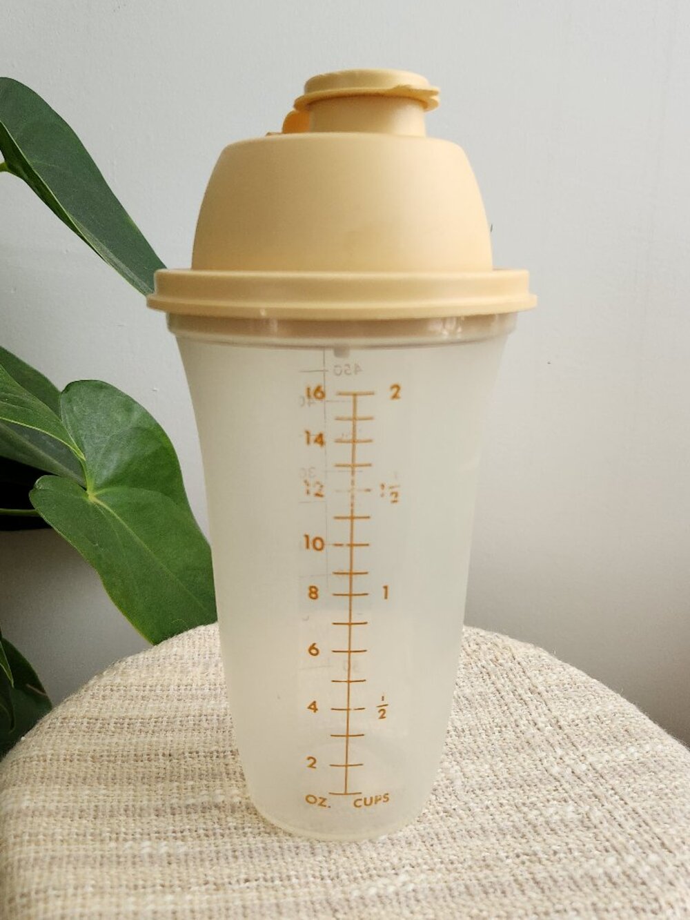 Vintage Tupperware Classic Quick Shake Tumbler Container 16 Oz